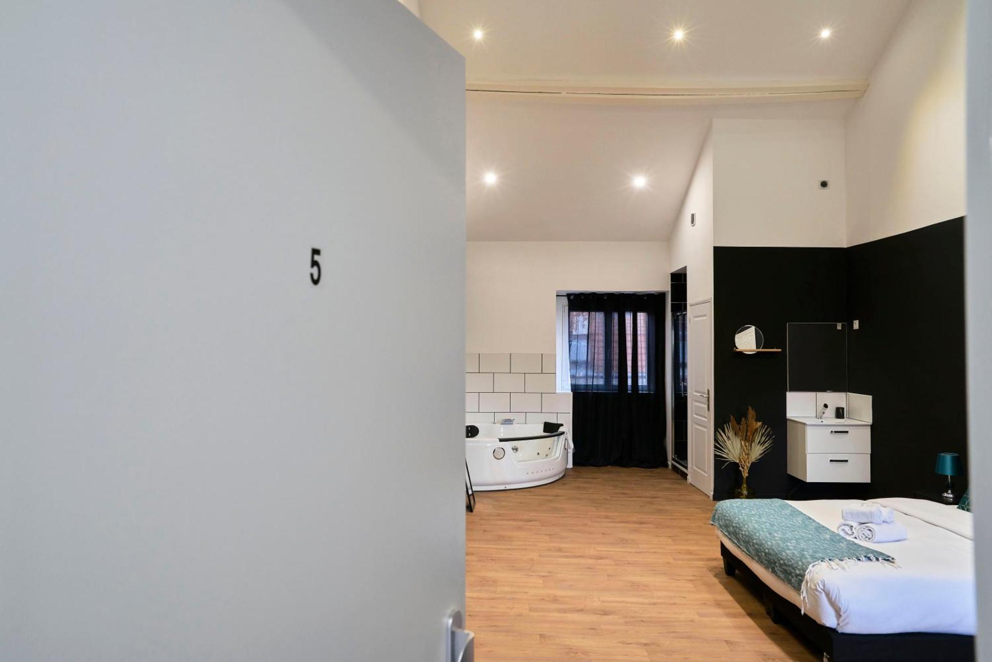 شقة Ng Prestige - Lille L Roubaix Trichon - Balneo - Netflix - Wifi المظهر الخارجي الصورة